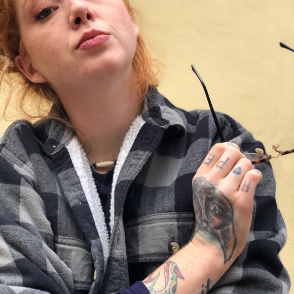 Meet your Poshers, Angel & Scarlet - Picture 6 of 8